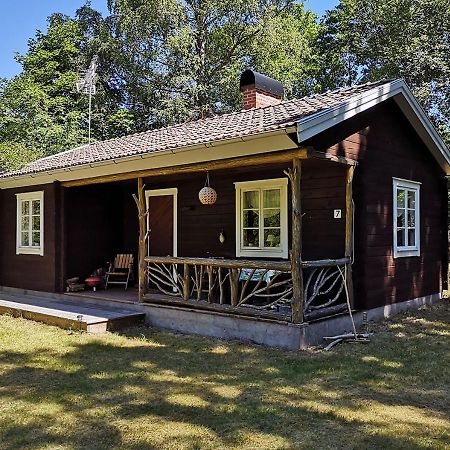 Mysig Stuga Med Oeppen Spis Och Uteplats Froseke Экстерьер фото